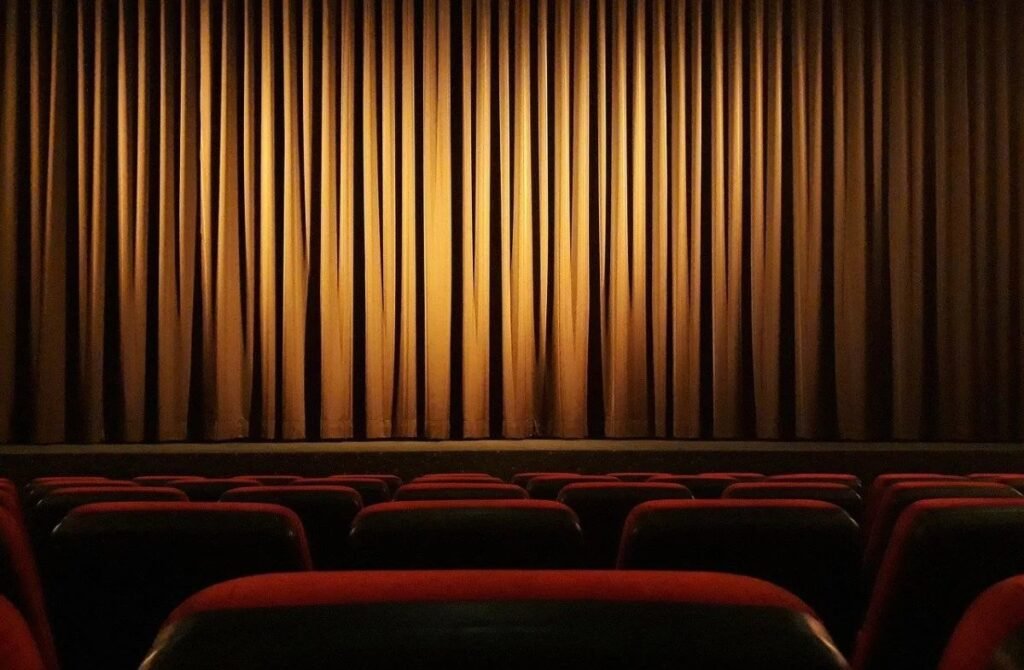 Βραδιά θεάτρου και δημιουργικής έκφρασης στο Δημοτικό Κινηματοθέατρο Γλυφάδας “Μελίνα Μερκούρη”