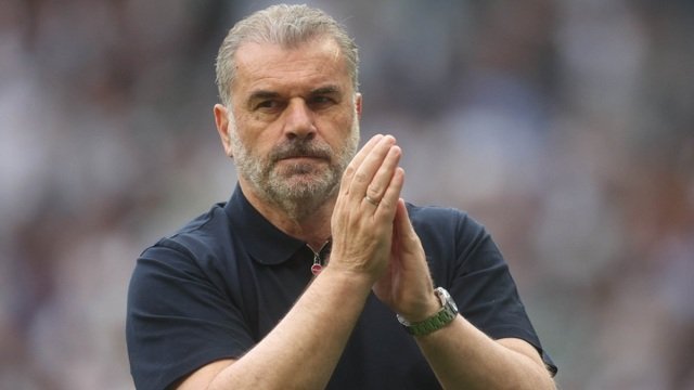 Άγγελος Ποστέκογλου: Στην Ελλάδα για διακοπές – Τι απάντησε για το μέλλον του