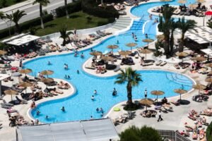 Τα 5 μεγάλα κενά του «Κοινωνικού Τουρισμού 2025» – Χιλιάδες αποκλεισμοί