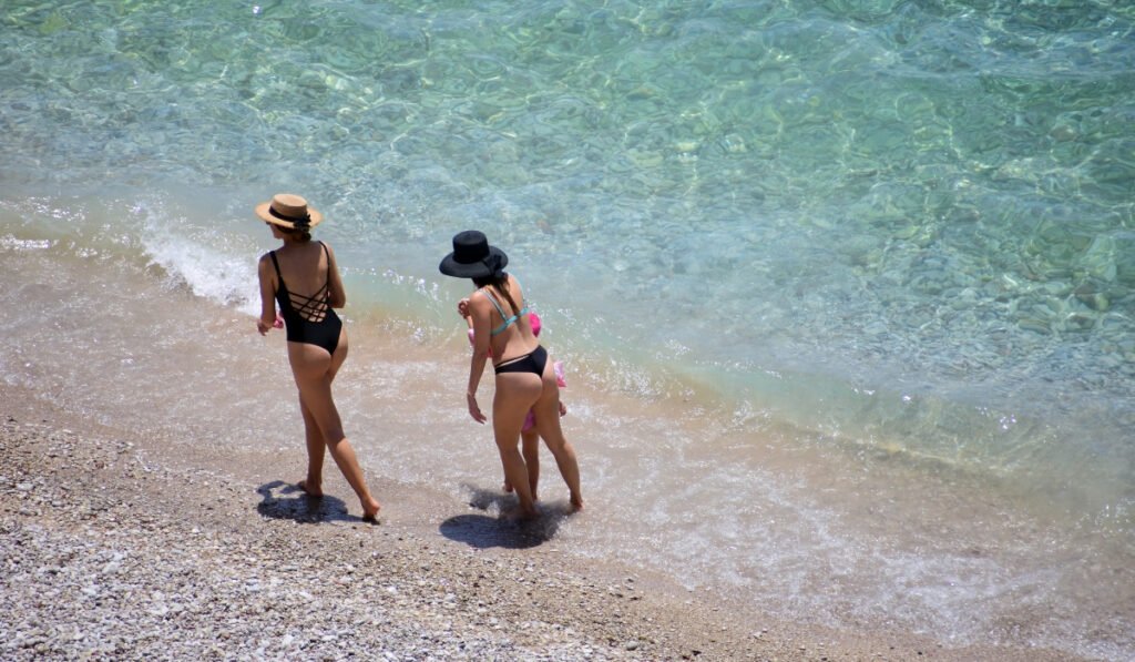 Καιρός για μπάνιο: «Χτύπησε» 36άρια – Δείτε πόσο αυξήθηκε η θερμοκρασία στις θάλασσες