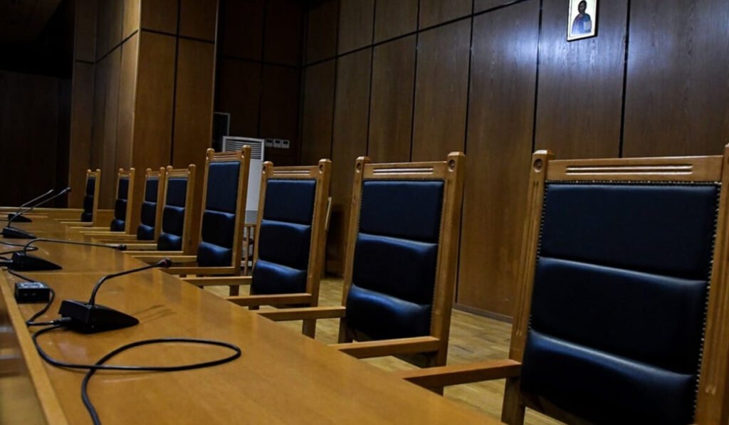 ΕνΔΕ για 13ο και 14ο μισθό: Η κυβέρνηση υποβαθμίζει τις συνθήκες διαβίωσης εργαζόμενων και συνταξιούχων