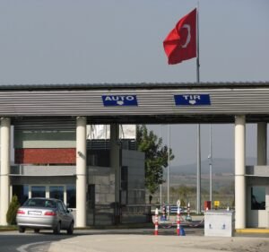 Έβρος: Βρήκαν βαρύ οπλισμό κρυμμένο σε… ψάρια – Το φορτίο ερχόταν από την Τουρκία