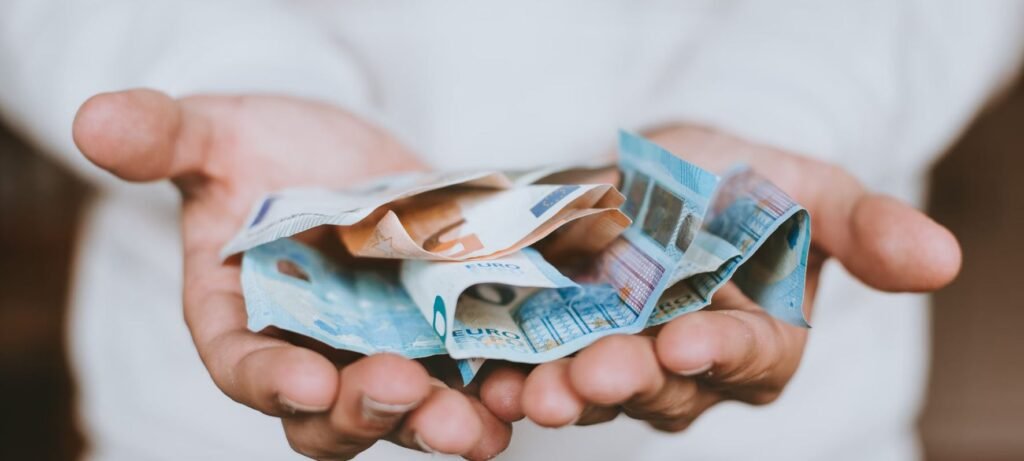 Ψηφιακό μητρώο για τα επιδόματα: Ποιες αλλαγές έρχονται για τους δικαιούχους – enikonomia.gr