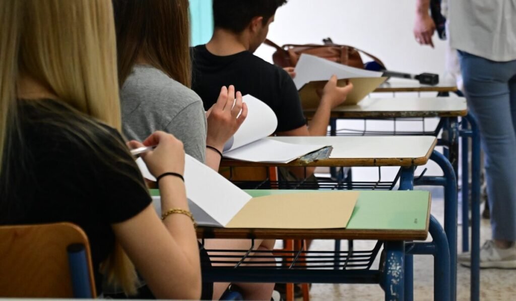 Πανελλήνιες 2025: Ρολόι έδειχνε λάθος ώρα και «μηδένισε» υποψήφιο – Τι καταγγέλλουν γονείς