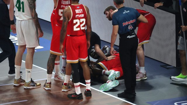 Παναθηναϊκός AKTOR – Ολυμπιακός: Ο Μουσταφά Φαλ έφυγε από το ΟΑΚΑ και πήγε στο νοσοκομείο για εξετάσεις