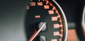 Αυτοκίνητα: «Καμπάνες» έως 30.000 ευρώ από την ΑΑΔΕ για «ψευδή» ακινησία – Πόσα οχήματα δεσμεύτηκαν –