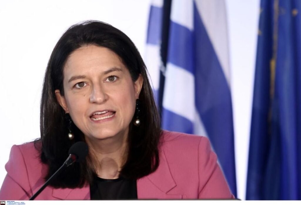 Κεραμέως: «2 στους 3 Έλληνες που έφυγαν στην κρίση έχουν επιστρέψει στη χώρα»