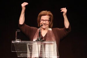 Κατερίνα Γιουλάκη: Το «Ρετιρέ» της καριέρας της ηθοποιού, οι μεγάλοι ρόλοι και ο γάμος με τον Κίμωνα Δημόπουλο (Βίντεο)