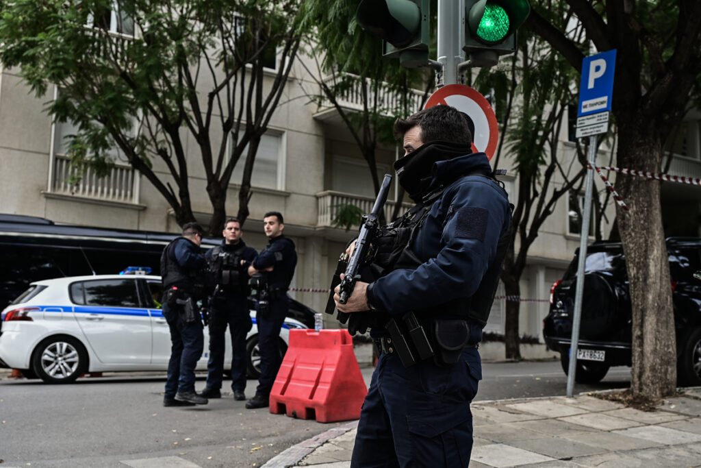 Συναγερμός στην Αθήνα μετά τους βομβαρδισμούς στο Ιράν – Έκτακτα μέτρα ασφαλείας σε ισραηλινούς και ιρανικούς στόχους