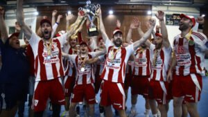 Χάντμπολ: Η απονομή στον πρωταθλητή Ολυμπιακό μετά τη νίκη επί της ΑΕΚ στο Game 5