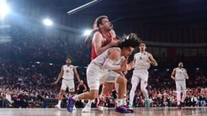 Euroleague: Αποθέωσε τον Βεζένκοφ ο Ιφί – “Μπήκε μέσα και σκόραρε 20 πόντους σε μία περίοδο”