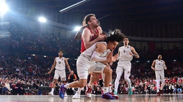 Euroleague: Αποθέωσε τον Βεζένκοφ ο Ιφί – “Μπήκε μέσα και σκόραρε 20 πόντους σε μία περίοδο”