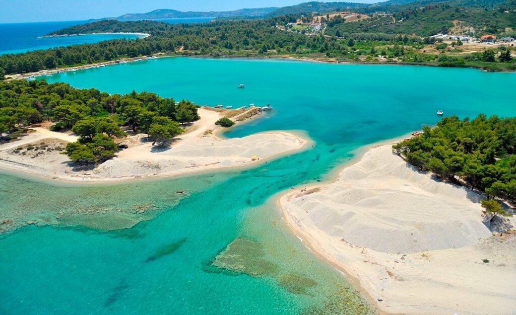 Χαλκιδική: Περισσότερες από 1.800 αγοραπωλησίες ακινήτων έγιναν πέρυσι – Ποιοι επέλεξαν να επενδύσουν –
