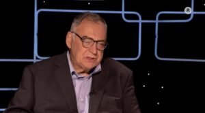 Νίκος Χριστοδουλάκης: Όταν ήμουν στο ΥΠΟΙΚ, η μάνα μου έστελνε επιστολές στο γραφείο του Σημίτη κάθε φορά που δεν της άρεσε κάτι