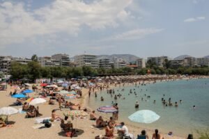 Δημοσκόπηση Alco: Διακοπές για λίγους – «Μένουμε σπίτι» δηλώνουν 8 στους 10 λόγω κόστους