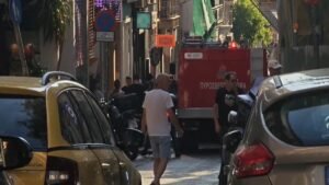 Φωτιά σε κοσμηματοπωλείο στο Σύνταγμα – Κλειστή η Καραγιώργη Σερβίας
