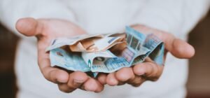 Αναδρομικά ύψους έως και 8.500 ευρώ σε συνταξιούχους: Νέες πληροφορίες για τις πληρωμές – enikonomia.gr