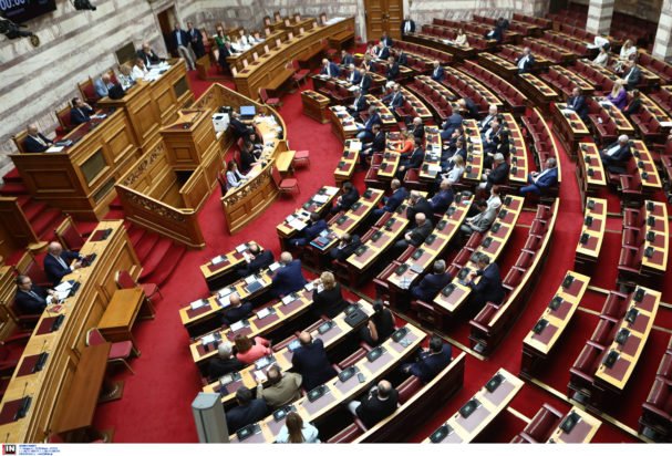 Βουλή: Σε εξέλιξη η κρίσιμη ψηφοφορία για την προανακριτική επιτροπή για τα Τέμπη – Πολιτική σύγκρουση στην