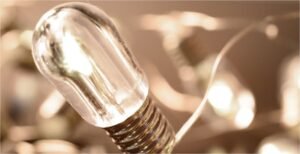 Ρεύμα: Δείτε πώς μπορείτε να πληρώσετε μικρότερους λογαριασμούς – Όλες οι πληροφορίες – enikonomia.gr