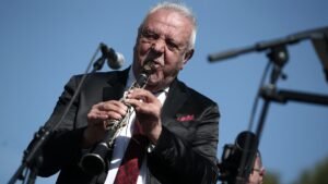 Σήμερα η κηδεία του Πετρολούκα Χαλκιά – Το Πωγώνι ετοιμάζεται να υποδεχθεί τον δεξιοτέχνη του κλαρίνου