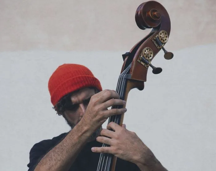 “Remembering Miles”: Ο Πέτρος Κλαμπάνης επιστρέφει στον Κήπο του Μεγάρου
