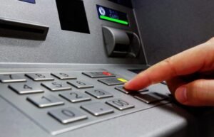 e-ΕΦΚΑ και ΔΥΠΑ: Ποιοι θα δουν σήμερα χρήματα στους τραπεζικούς λογαριασμούς τους – enikonomia.gr