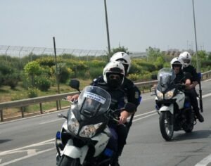 Επεισοδιακή καταδίωξη στην Αττική οδό- Προκλήθηκαν ζημιές σε τρία οχήματα