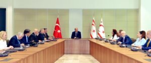 Συνάντηση μελών του «Ελληνοτουρκικού Φόρουμ» με Τατάρ στα Κατεχόμενα – Αντιδράσεις για τις φωτογραφίες με