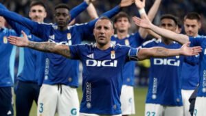 LaLiga: Η Ρεάλ Οβιέδο του Καθόρλα επέστρεψε μετά από 24 χρόνια στα “σαλόνια”, υπό το βλέμμα του Χουάντσο
