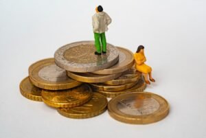 Έλληνες εργαζόμενοι συνταξιούχοι: Σε ποια θέση βρίσκονται στην Ε.Ε. ως προς τις ώρες δουλειάς – enikonomia.gr