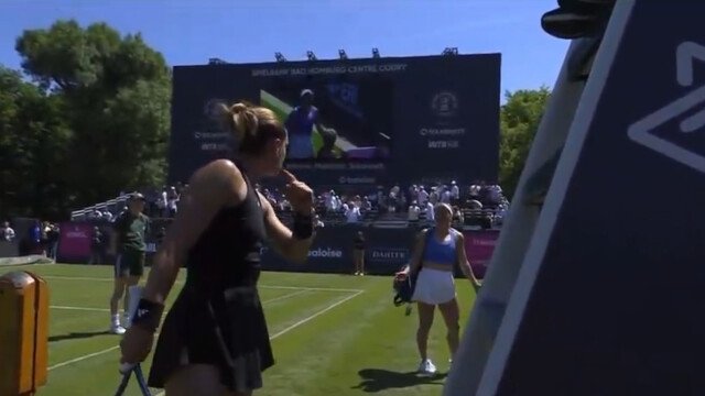 Μαρία Σάκκαρη: Παραλίγο να… πιαστεί στα χέρια με την Πουτίντσεβα – Την ειρωνεύτηκε με “βασιλική” υπόκλιση