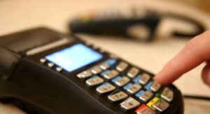 Νέες χρεώσεις από τις εταιρείες διασύνδεσης POS: Οι πρώτες αντιδράσεις του εμπορικού κόσμου – enikonomia.gr