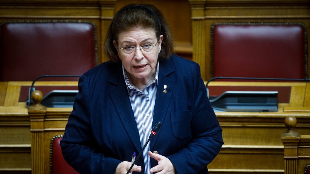 Μενδώνη σε Παπαδόπουλο: Θα έπρεπε να ντρέπεστε – Έχετε καταγραφεί στην ιστορία ως αυτός ο οποίος βανδάλισε
