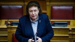 Μενδώνη σε Παπαδόπουλο: Θα έπρεπε να ντρέπεστε – Έχετε καταγραφεί στην ιστορία ως αυτός ο οποίος βανδάλισε