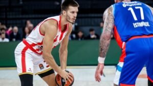Euroleague, μεταγραφές: “Μένει Ερυθρό Αστέρα ο Πετρούσεφ” – Τι λένε στη Σερβία και τι απαντά ο Ολυμπιακός