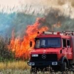 Πυρκαγιά στην Περαχώρα Κορινθίας: Διερεύνηση Αιτίων και Πυροσβεστικές Δυνάμεις