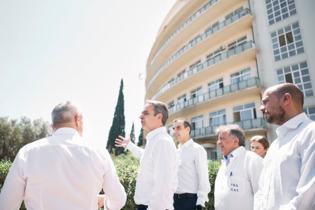 Το ΚΑΤ επισκέφθηκε ο Κυριάκος Μητσοτάκης – Η ατάκα γιατρού που επέστρεψε από την Αγγλία