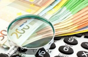 Γραφείο Προϋπολογισμού στη Βουλή: Η μείωση της φοροδιαφυγής «ανοίγει» τον δρόμο για νέες μειώσεις φόρων –
