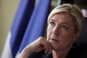Λεπέν: Προτρέπει τον προστατευόμενό της Μπαρντελά να ετοιμαστεί για τις προεδρικές εκλογές του 2027