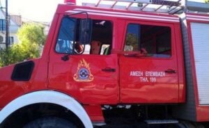 Πυρκαγιά στην Παλαιά Φώκαια – Μήνυμα 112 για απομάκρυνση