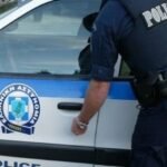 Πώς επιτήδειοι έπεισαν 76χρονη να ξεθάψει 100.000 ευρώ από την αυλή της