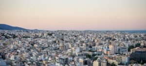 Νέα έρευνα αποκαλύπτει τους λόγους για τους οποίους περισσότερα από 2 εκατομμύρια σπίτια είναι κλειστά –