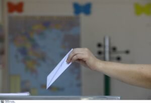 Δημοσκόπηση Metron Analysis: Στις 12 μονάδες η διαφορά ΝΔ-ΠΑΣΟΚ, στην 3η θέση η Πλεύση Ελευθερίας – Ποιος