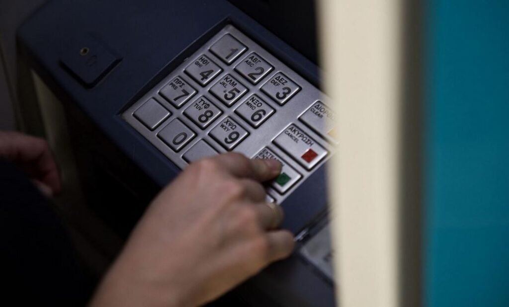Συντάξεις Ιουλίου, εφάπαξ και επιδόματα της ΔΥΠΑ: Ποιοι πάνε σήμερα στα ΑΤΜ – enikonomia.gr