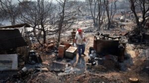Ξεκινά η καταμέτρηση της ζημιάς από τη φωτιά στην Παλαιά Φώκαια