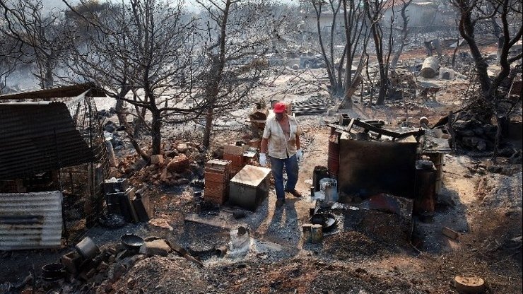 Ξεκινά η καταμέτρηση της ζημιάς από τη φωτιά στην Παλαιά Φώκαια