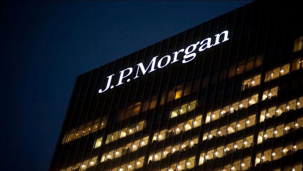 JP Morgan: Γιατί είναι αρνητική εξέλιξη η αναβάθμιση του Χ.Α. για την ελληνική χρηματιστηριακή αγορά –