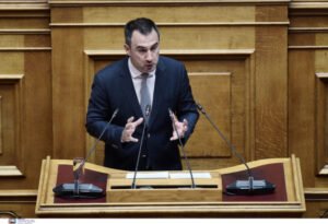 Χαρίτσης: Ας μην τολμήσει η κυβέρνηση να παρουσιάσει τις παραιτήσεις ως ένδειξη «ευθιξίας»