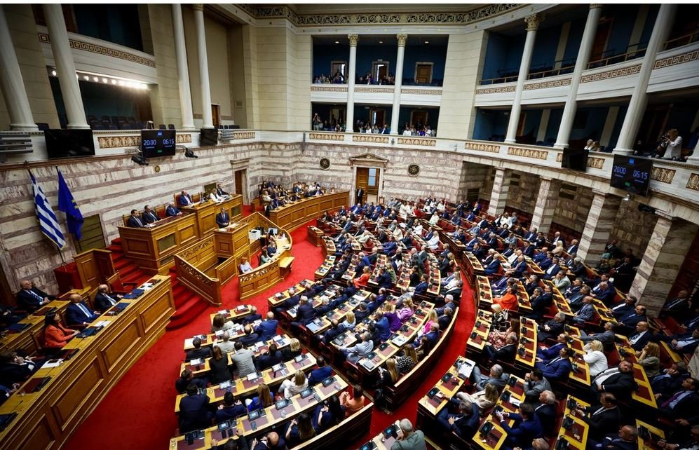 Βουλή: Κατατέθηκε το νομοσχέδιο του υπουργείου Εθνικής Οικονομίας για στέγαση, ευάλωτες ομάδες και
