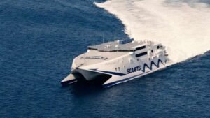 Πάρος: Πρόσκρουση του “Champion Jet 3” της SeaJets στον προβλήτα